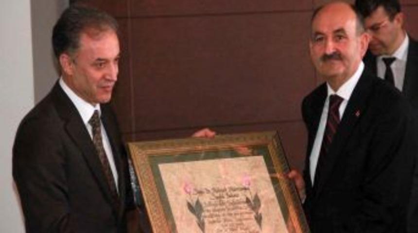 M&uuml;zzinoğlu: Bizim Tuzumuz Balkanlar'da Kaldı Ise Orası Kokmaz