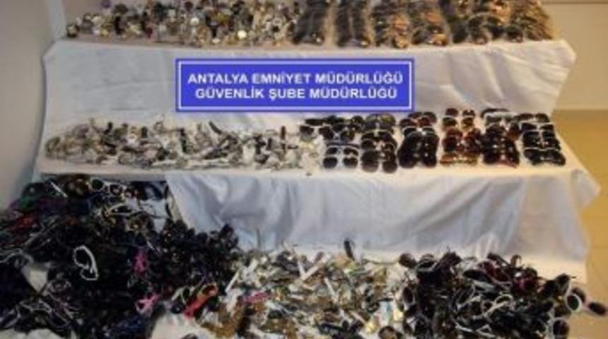 Antalya&rsquo;da Ka&ccedil;ak Saat Ve G&ouml;zl&uuml;k Operasyonu