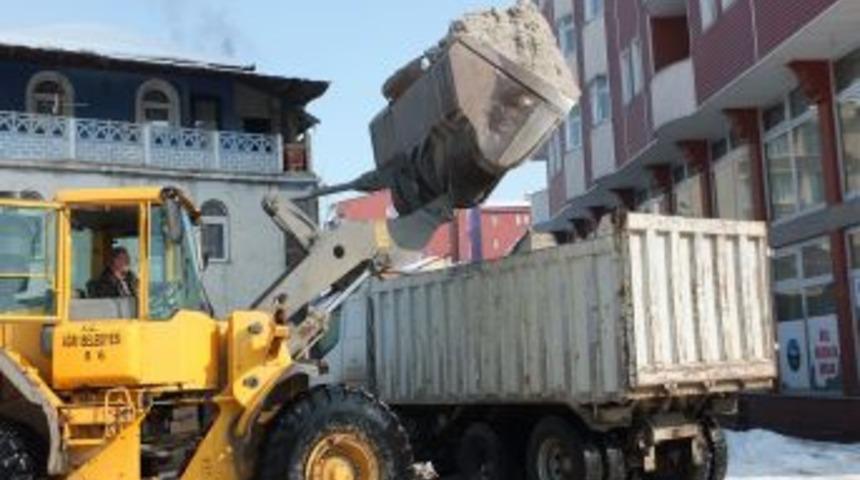 Ağrı'da Kar Ve Buz Temizleme &Ccedil;alışmaları Aralıksız Devam Ediyor