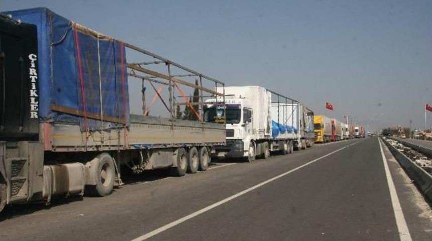 (&ouml;zel Haber) Sınırda 3 Kilometrelik Tır Kuyruğu