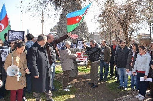 Türkiye Kamu-sen Hocalı Katliamında Ölenleri Andı