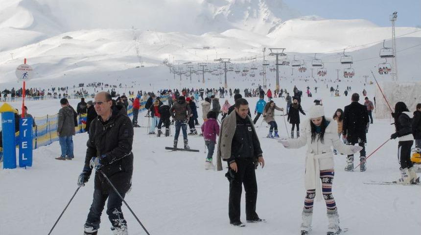 Erciyes Kayak Merkezi&rsquo;nde Haftasonu Bereketi