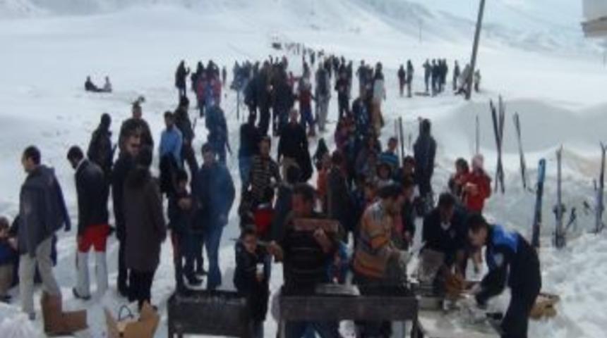 Ovacık&rsquo;ta Kayak Şenliği