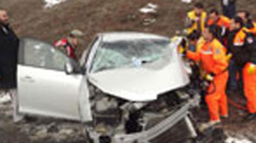 Sivas'ta kaza; 2 &ouml;l&uuml;, 4 yaralı