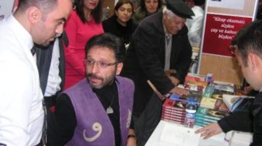 Yazar Sinan Yağmur, Sevenleriyle Buluştu