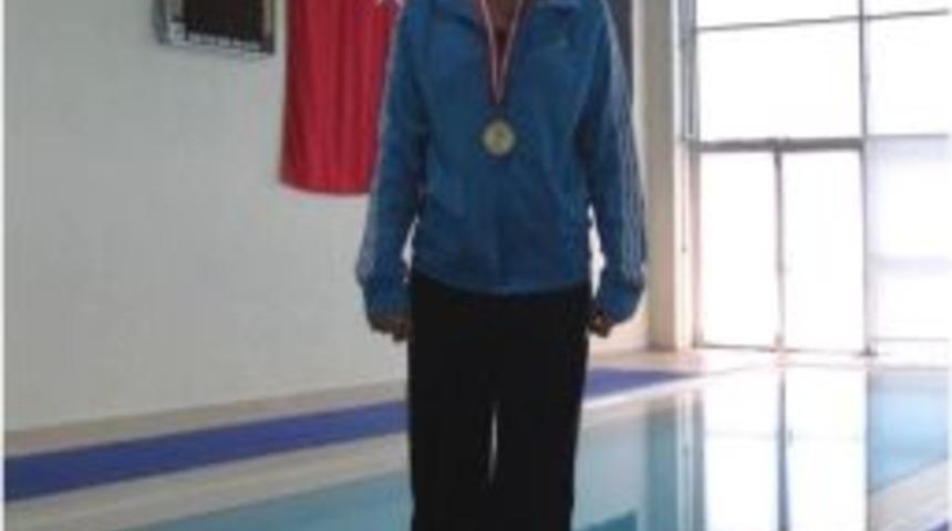 Şehzade Mehmet Koleji Y&uuml;zmede Şampiyon Oldu