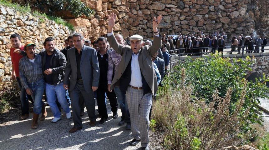 Hacımehmetlililer, 2B Arazi Fiyatlarını Protesto Etti