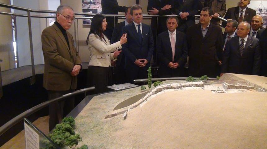 Bakan &Ccedil;elik, Kaleh&ouml;y&uuml;k Arkeoloji M&uuml;zesi'ni Ziyaret Etti