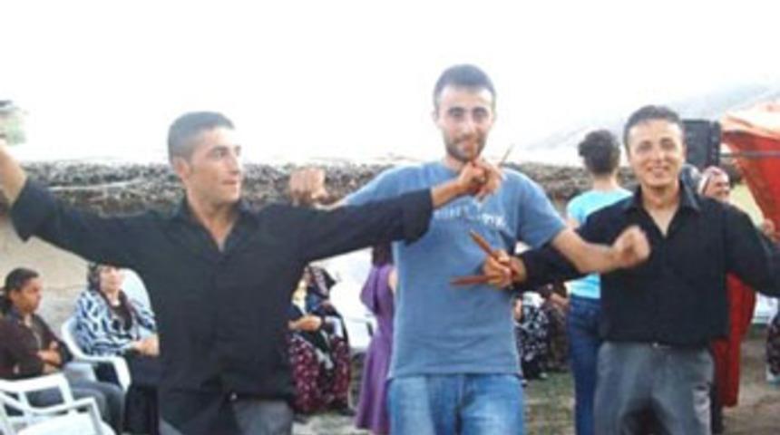 3 kişi &ccedil;adırda &ouml;l&uuml; bulundu