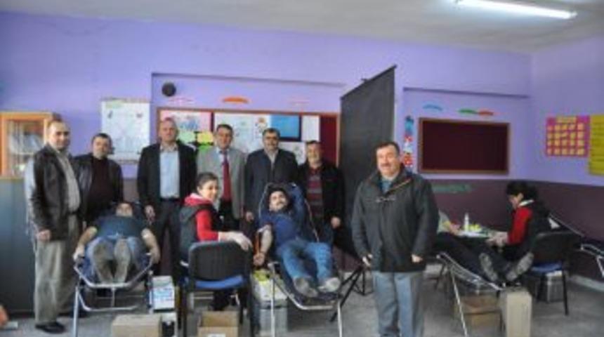 Çatak İlköğretim okulu kan bağışında 55 ünite kan toplandı