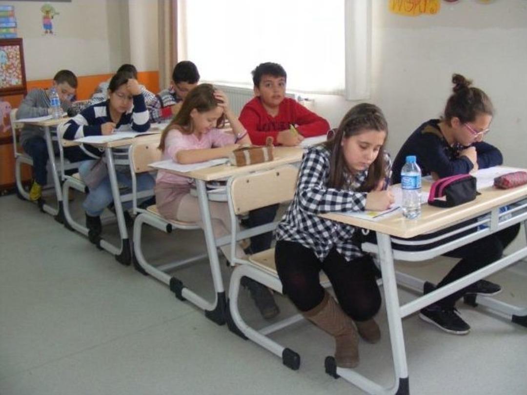 Bin &Ouml;ğrenci Sınavda Ter D&ouml;kt&uuml;
