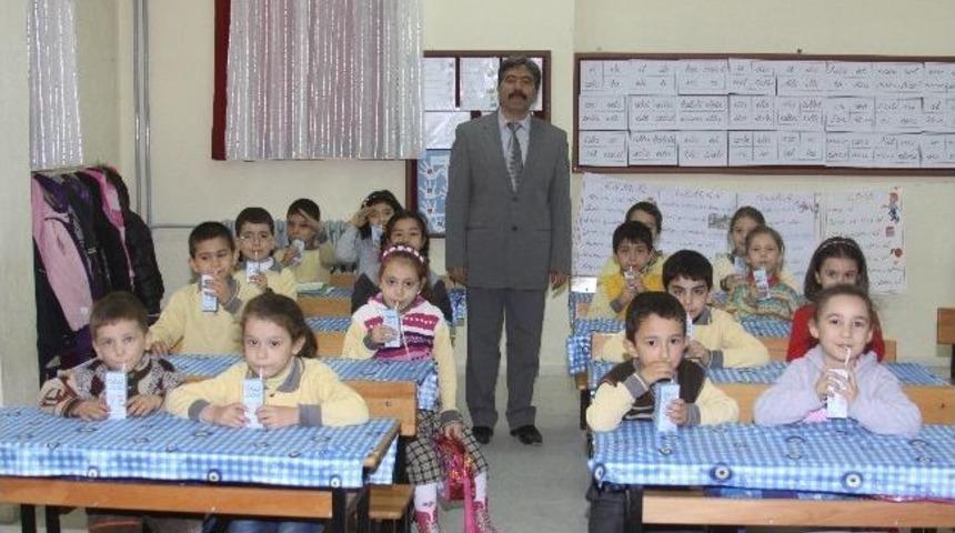 Saruhanlı&rsquo;da Okul S&uuml;t&uuml; Dağıtımı Başladı