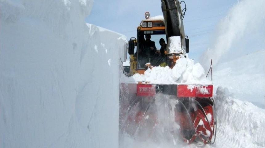 Bitlis&rsquo;te K&ouml;y Yollarında Karla M&uuml;cadele &Ccedil;alışmaları Devam Ediyor