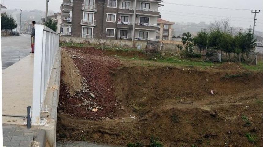 Dere Islahında Yaşanan Toprak Kayması Korkutuyor