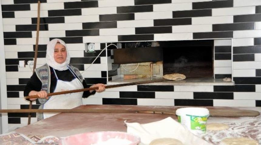 Ev Hanımları Marifetlerini Fırında Sergiliyor