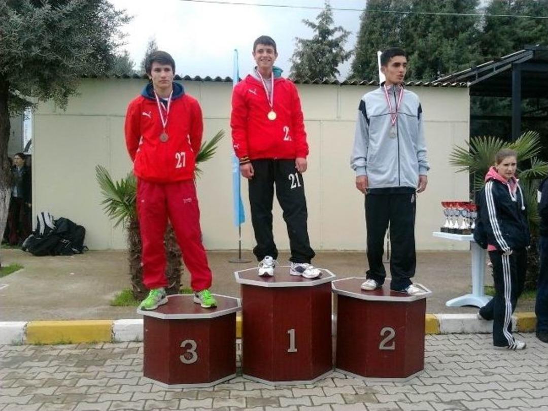 Taytan İlk&ouml;ğretim Okulu Başarıya Doymuyor