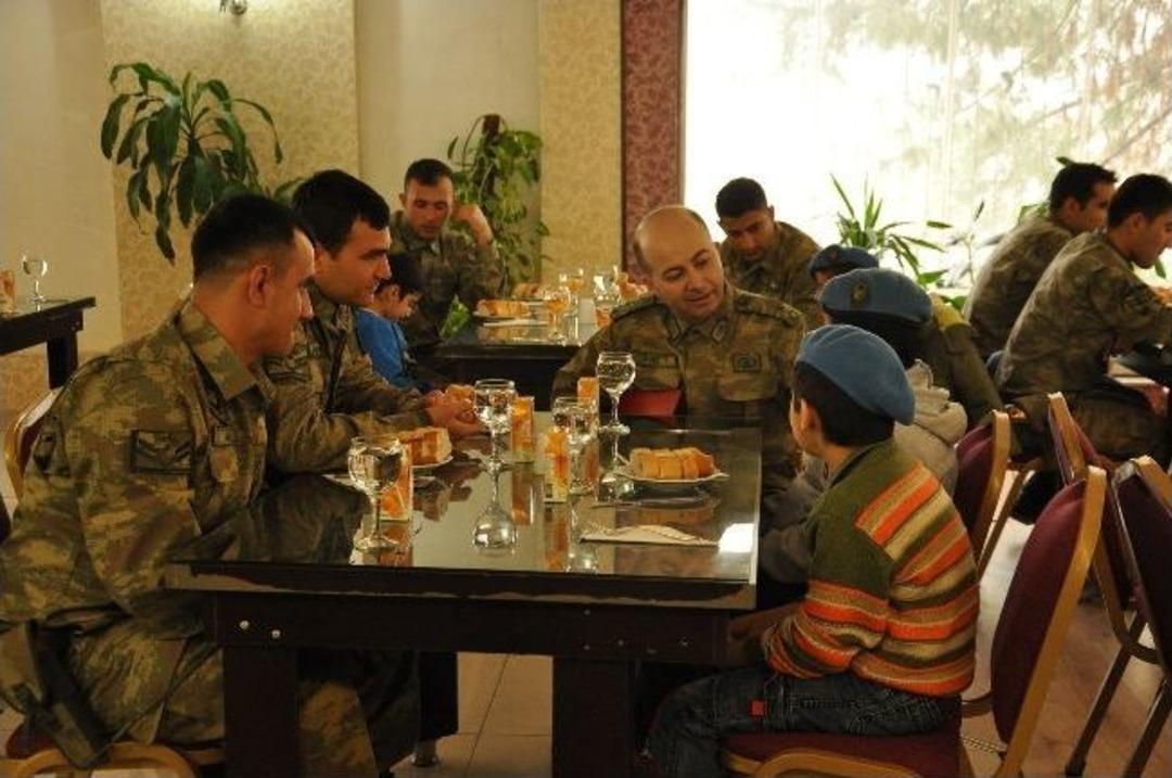 Mehmet&ccedil;ik'ten &lsquo;sevgi K&ouml;pr&uuml;s&uuml;&rsquo;