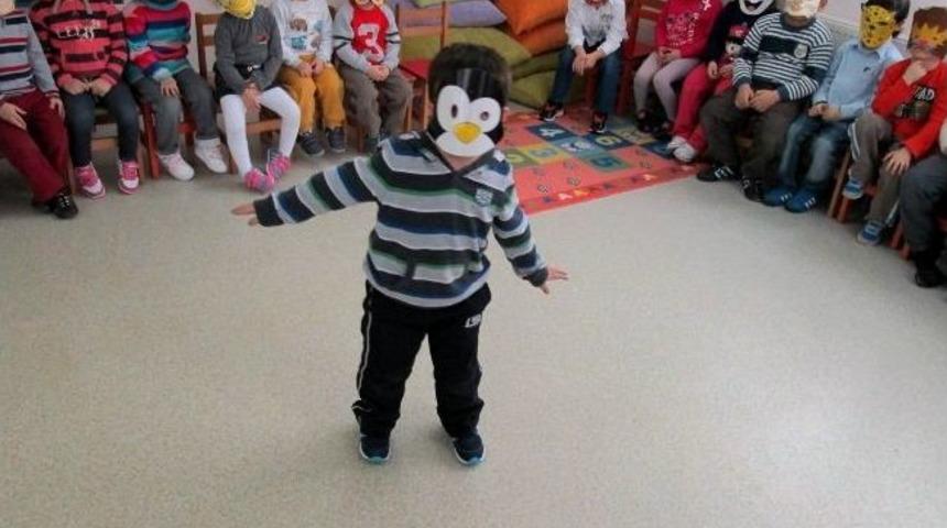 Anaokulu &Ouml;ğrencilerinden Maskeli Balo