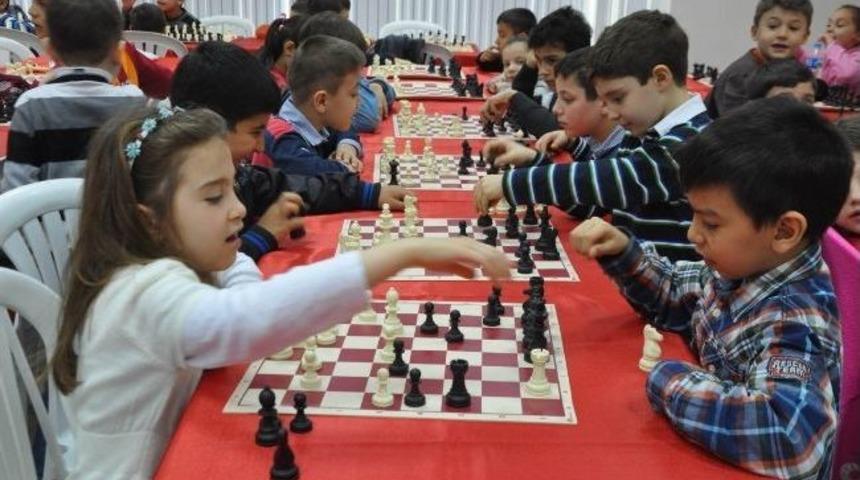 Satran&ccedil; Turnuvasında Yıldızlar Ve Minikler Kategorisi Tamamlandı