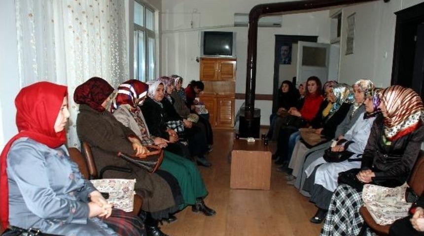 Kahta&rsquo;da Ak Parti Kadın Kolları Toplandı