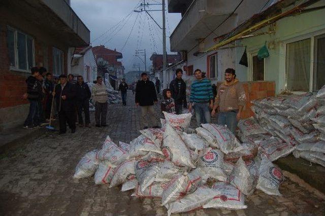 Lapseki’de 650 Ton Kömür Dağıtıldı