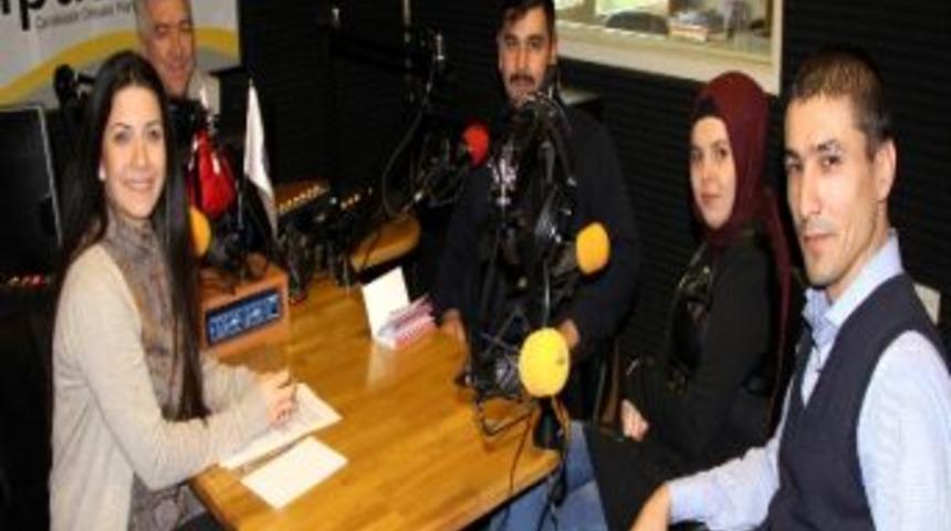 &Ccedil;om&uuml;, 100 &Ouml;ğrenciye T&uuml;rk&ccedil;e &Ouml;ğretiyor