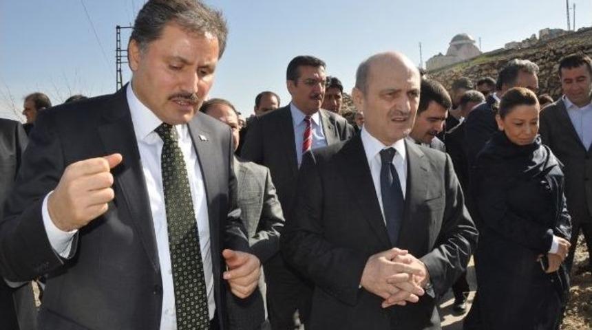 &Ccedil;evre Ve Şehircilik Bakanı Erdoğan Bayraktar Malatya'da
