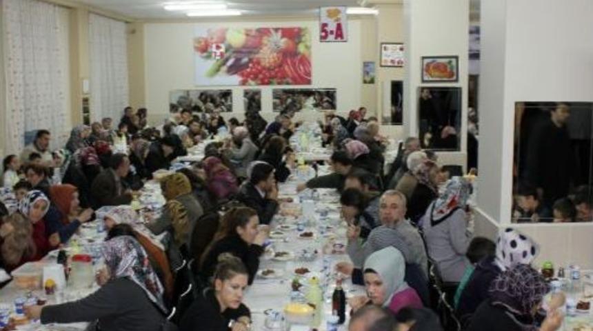 Samanyolu'ndan Komşuluk Ilişkilerini Arttırmak I&ccedil;in Yemek Uygulaması