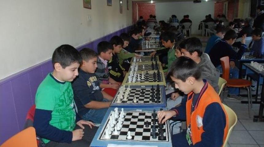 Didim Atat&uuml;rk İlk Ve Ortaokulunda Satran&ccedil; Turnuvası