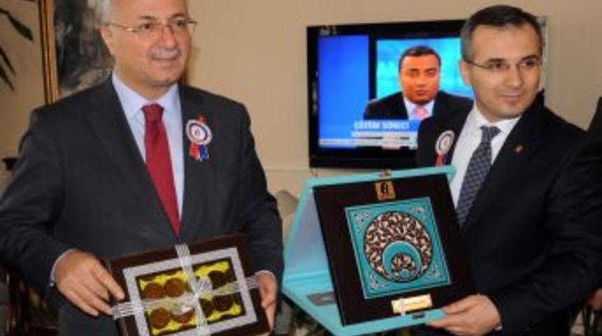 Manisa Valisi Daş&ouml;z: Devletin En &Ouml;nemli Gelirlerinin Başında Vergi Geliyor