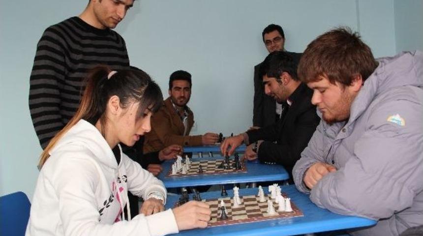 &Ccedil;myo&rsquo;da Satran&ccedil; Turnuvası