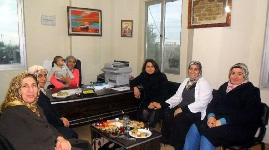 Ak Parti Kadın Kolları Başkanı Pektaş, Girişimci Kadınları Ziyaret Etti