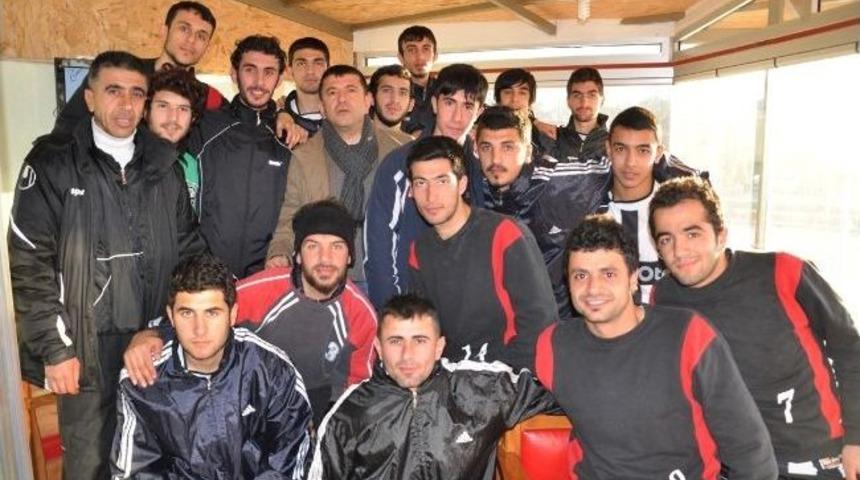 Milletvekili Ağbaba, Adafı Kartalsporlu Oyuncularla Bir Araya Geldi