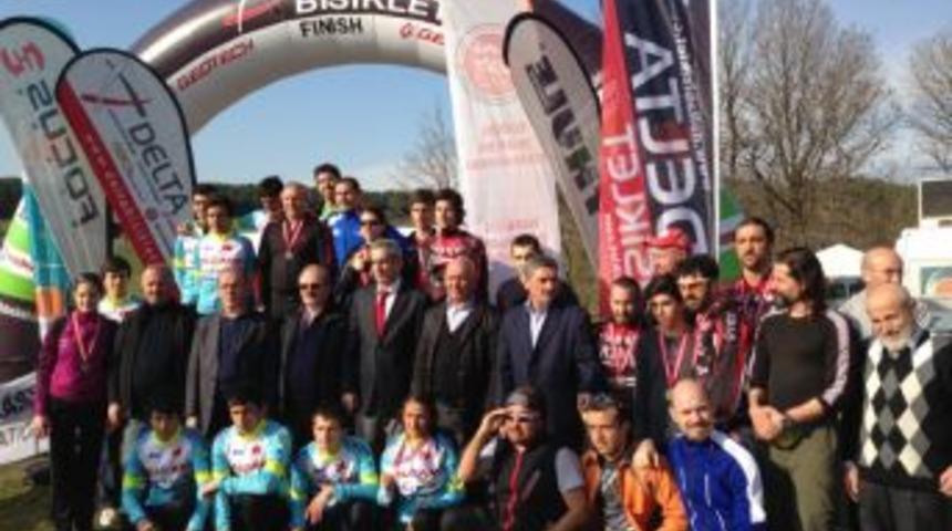 &Ccedil;ekmek&ouml;y&rsquo;de Kış Duatlonu Nefesleri Kesti