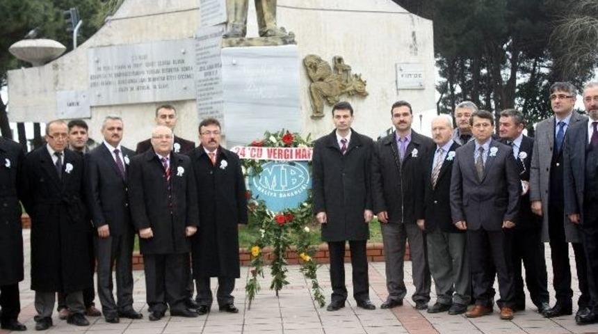 &Uuml;nye&rsquo;de Vergi Haftası Kutlamaları