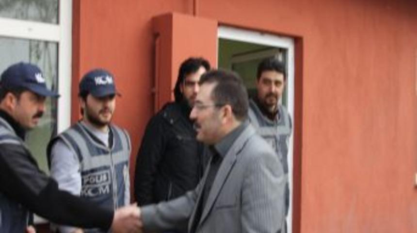 Uyuşturucu Ve Ka&ccedil;ak&ccedil;ılara G&ouml;z A&ccedil;tırmayan Polise Tebrik