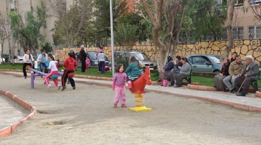 Y&uuml;reğir'de Parklar Yenileniyor