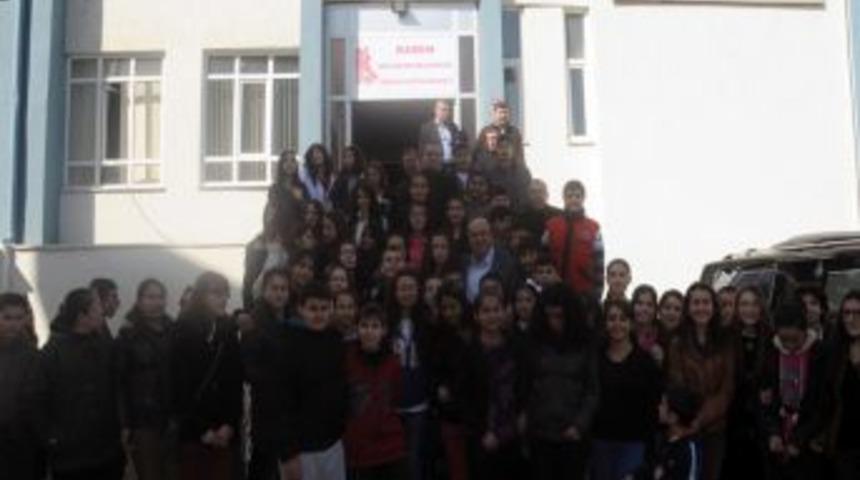 Balıkesir Belediye Başkanı Ok Başarılı &Ouml;ğrencilere Altın Verdi