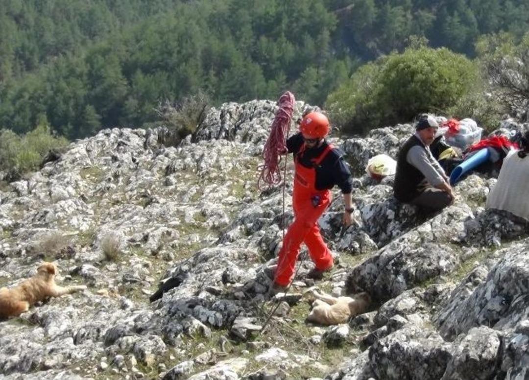 Dağda Mahsur Kalan Ke&ccedil;iler İ&ccedil;in Operasyon