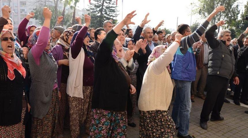 2B Rayi&ccedil; Bedellerini Protesto Eden Vatandaşlar, Defterdarlığı Bastı