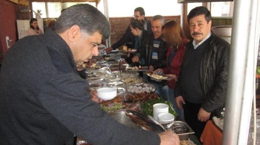 &Ouml;demiş Madeni İşler Odası, Sıhhi Tesisat&ccedil;ılara Kahvaltı Verdi