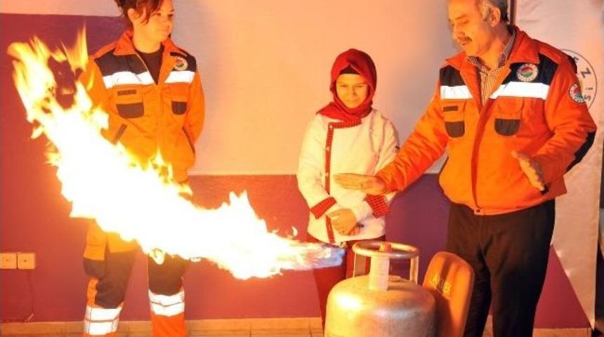 Akmek Bilgilendirmeye Devam Ediyor