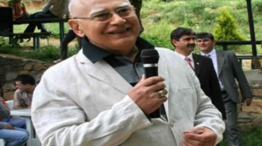 Araştırmacı Yazar Mezarlıkta İntihar Etti