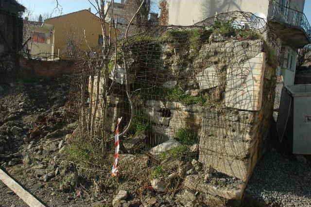 Tarihi Çeşmeler Bakımsızlıktan Yok Oluyor