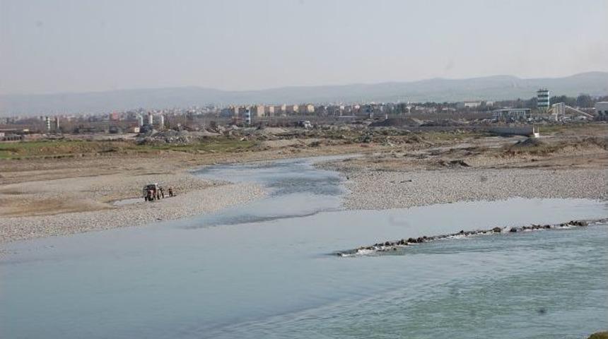 Batman &Ccedil;ayı Islah &Ccedil;alışması İ&ccedil;in Suyun Dinmesi Bekleniyor