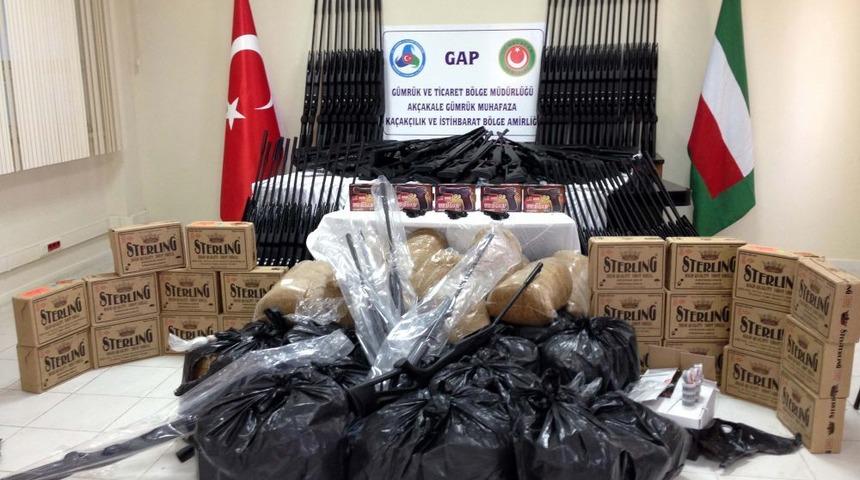 Suriye Plakalı 2 Min&uuml;b&uuml;ste &Ccedil;ok Sayıda Silah Ele Ge&ccedil;irildi