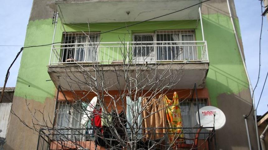 Bornova'da soba faciası: 2 &ouml;l&uuml;