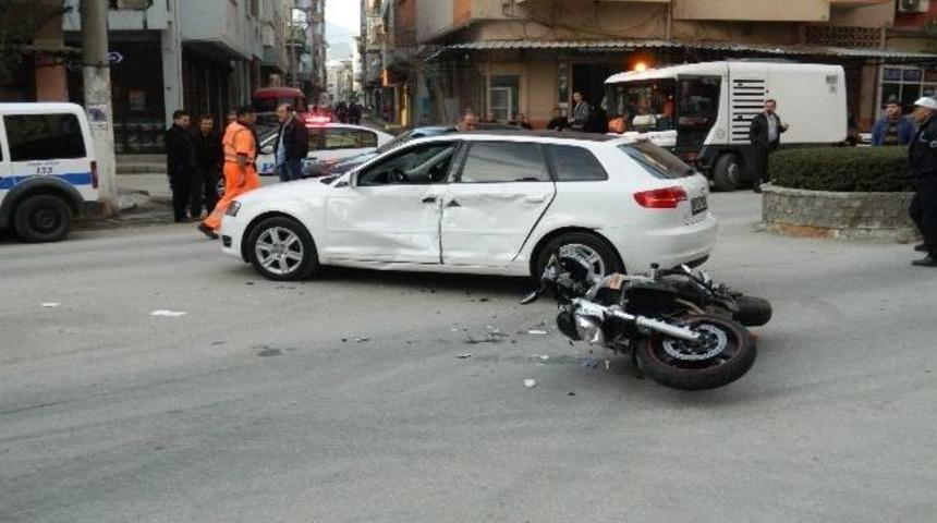 Nazilli&rsquo;de Trafik Kazası; 3 Yaralı