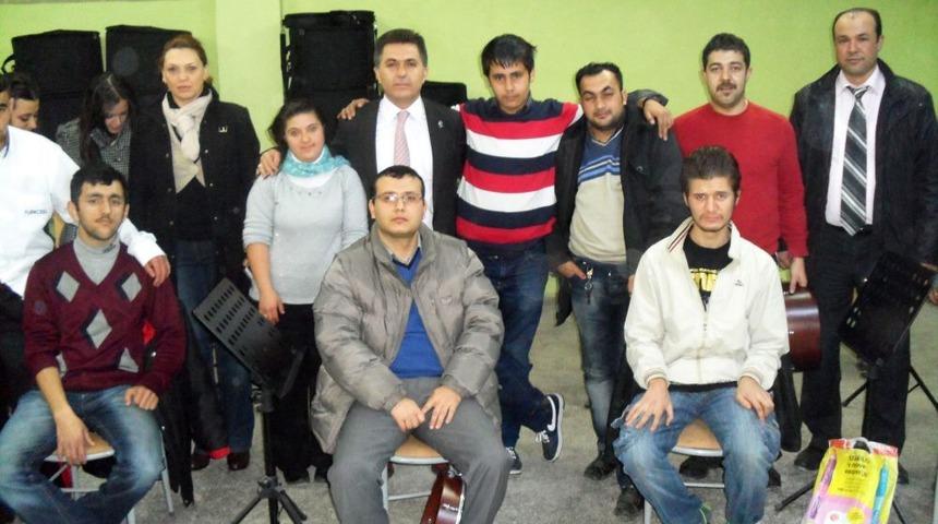 Otistik &Ccedil;ocuklar Ritim Terapiyle Topluma Kazandırılıyor