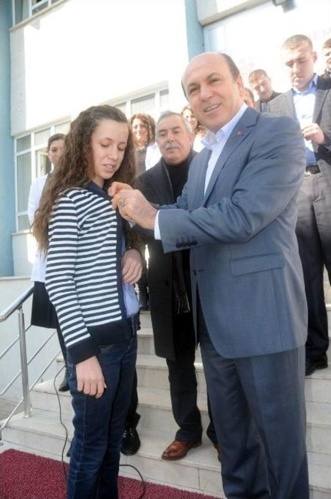 Başkan Ok Başarıyı Altınla &Ouml;d&uuml;llendirdi